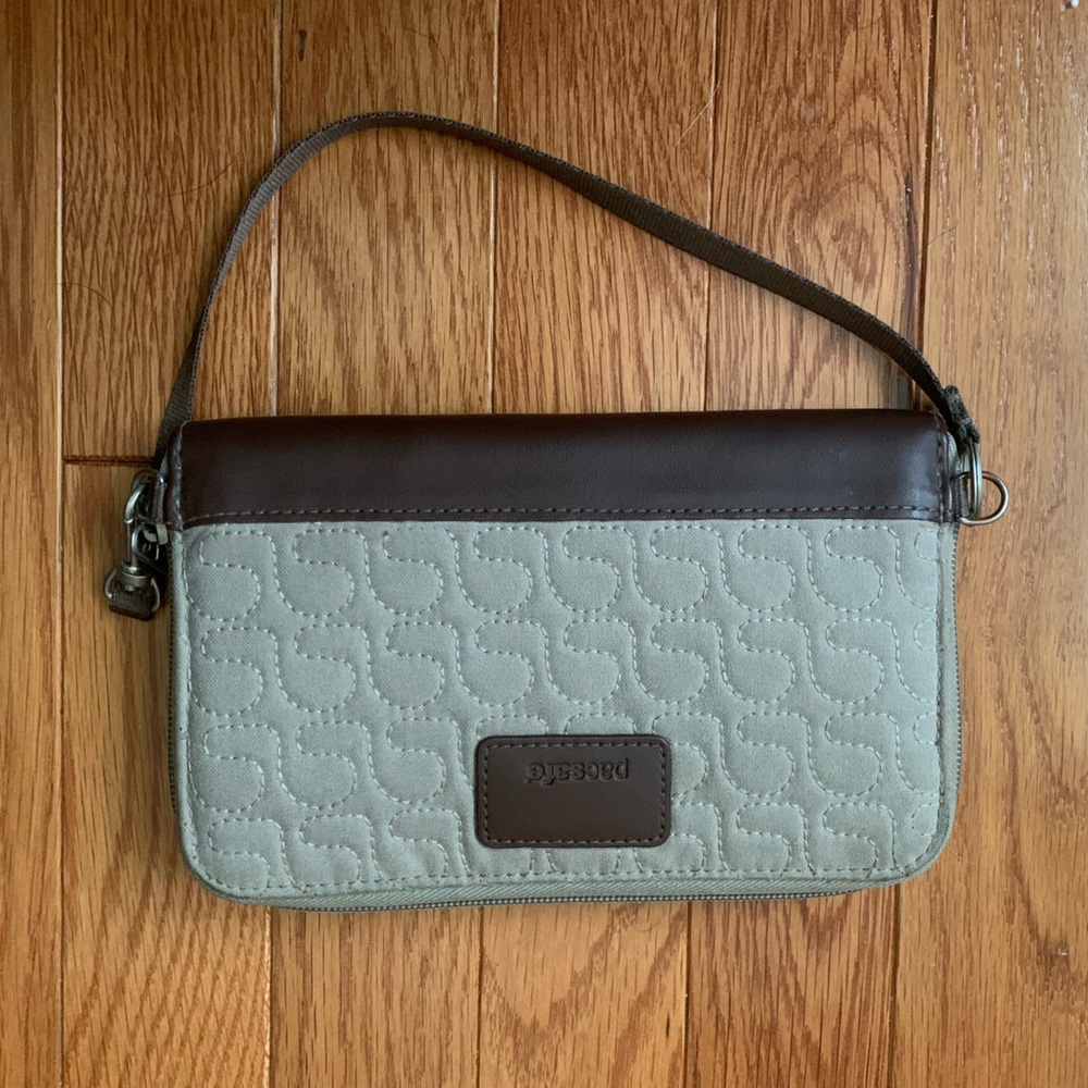 PacSafe convertible wallet